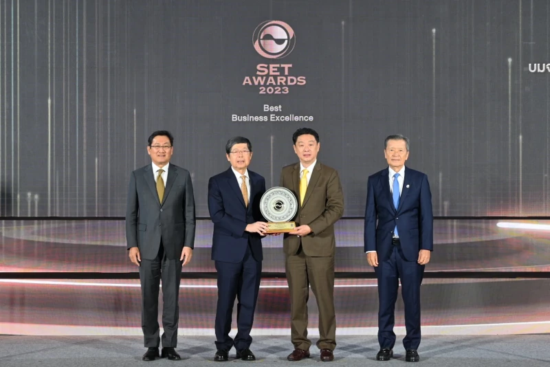 LEO คว้ารางวัล Best CEO Awards ของบริษัทกลุ่มตลาด mai  จากเวที SET Awards 2023